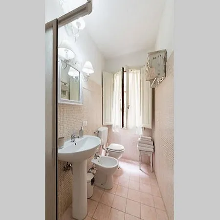 Happy Santa Croce 2 * Florence